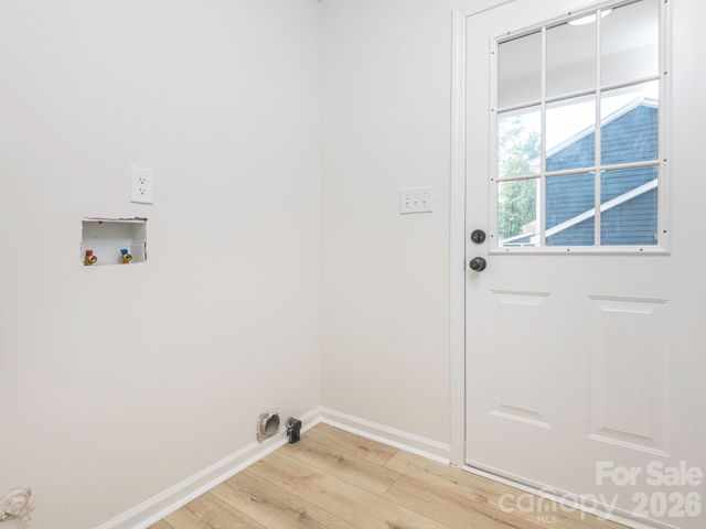 2612 Heathershire Lane, Matthews, NC 28105