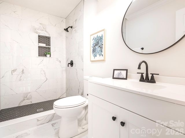 2612 Heathershire Lane, Matthews, NC 28105