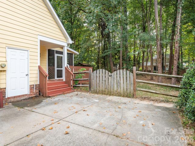 2612 Heathershire Lane, Matthews, NC 28105