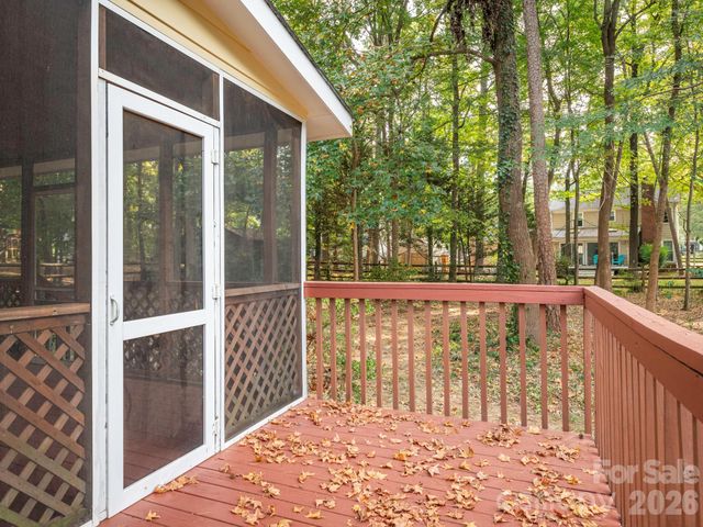 2612 Heathershire Lane, Matthews, NC 28105