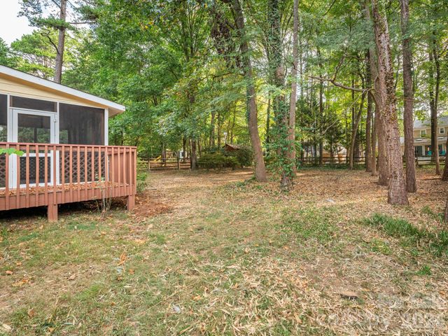 2612 Heathershire Lane, Matthews, NC 28105