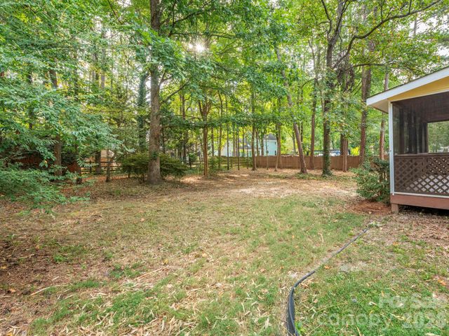 2612 Heathershire Lane, Matthews, NC 28105