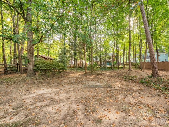 2612 Heathershire Lane, Matthews, NC 28105