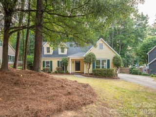 2612 Heathershire Lane, Matthews, NC 28105