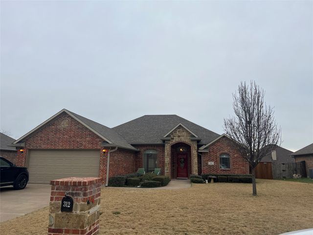 312 W Mcafee Drive, Mabank, TX 75147