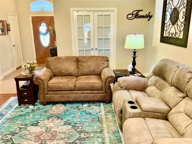 312 W Mcafee Drive, Mabank, TX 75147