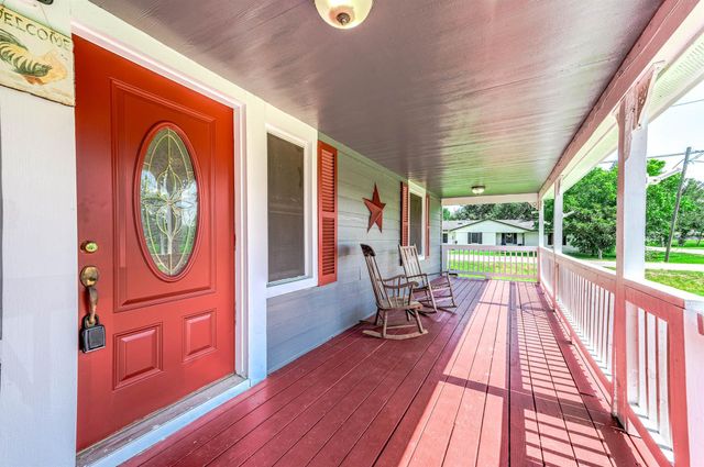 1419 S Durant Street, Alvin, TX 77511
