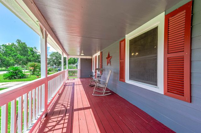 1419 S Durant Street, Alvin, TX 77511