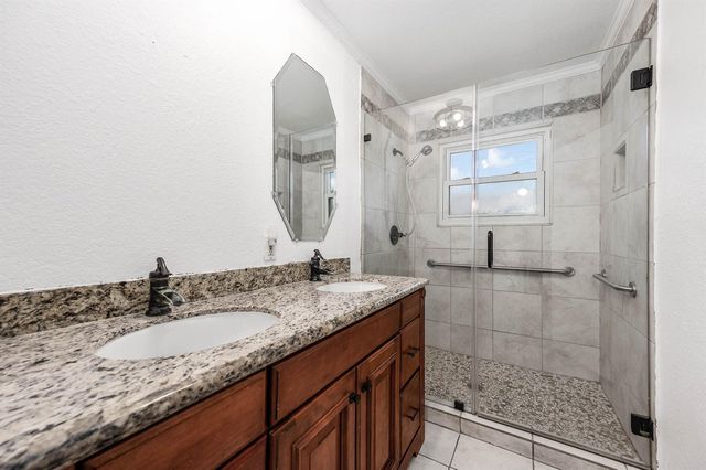 1419 S Durant Street, Alvin, TX 77511