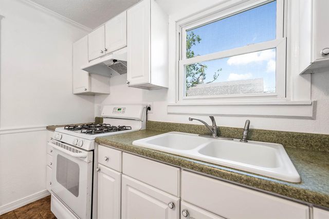 1419 S Durant Street, Alvin, TX 77511