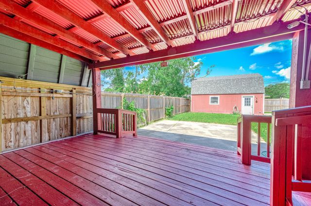1419 S Durant Street, Alvin, TX 77511