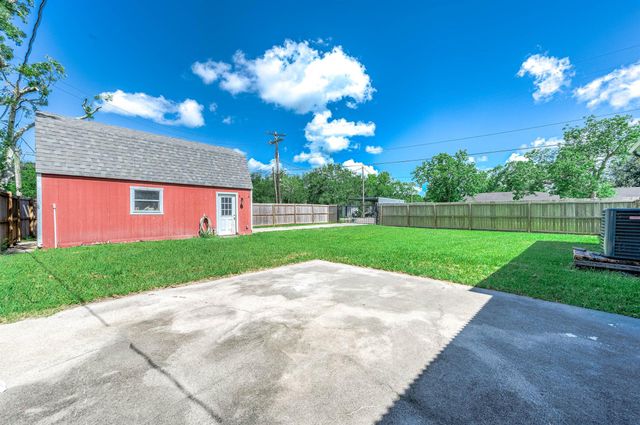 1419 S Durant Street, Alvin, TX 77511
