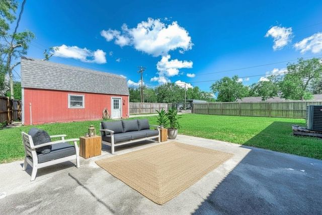 1419 S Durant Street, Alvin, TX 77511