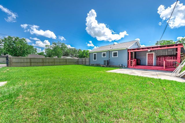 1419 S Durant Street, Alvin, TX 77511