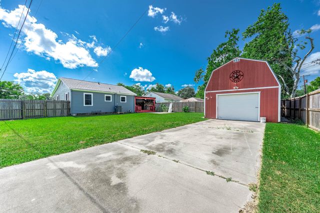 1419 S Durant Street, Alvin, TX 77511