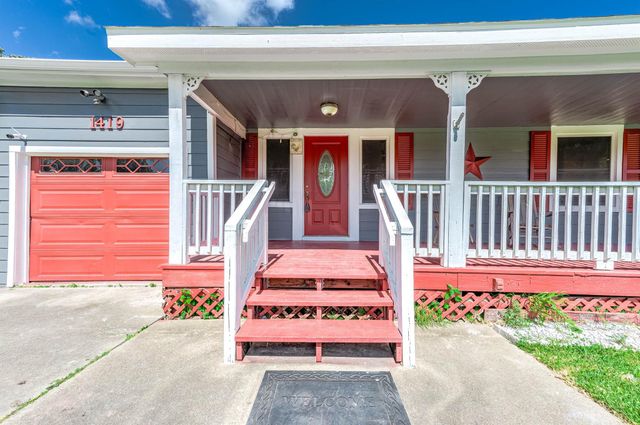 1419 S Durant Street, Alvin, TX 77511