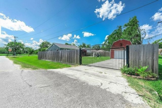 1419 S Durant Street, Alvin, TX 77511