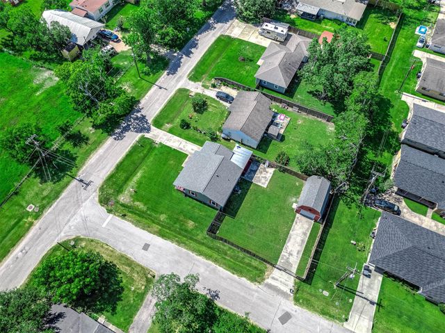 1419 S Durant Street, Alvin, TX 77511