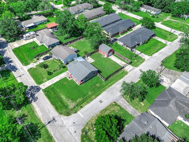 1419 S Durant Street, Alvin, TX 77511