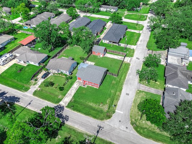 1419 S Durant Street, Alvin, TX 77511