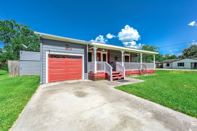 1419 S Durant Street, Alvin, TX 77511