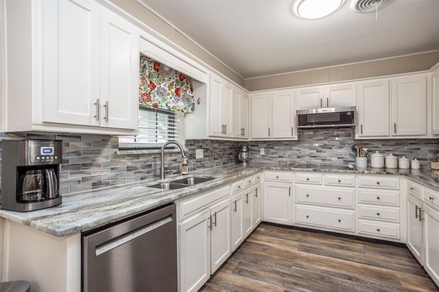 2002 Everglade Drive, Gainesville, TX 76240