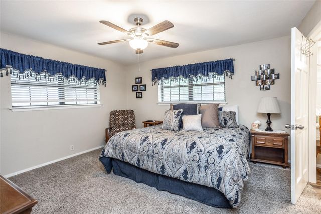 2002 Everglade Drive, Gainesville, TX 76240