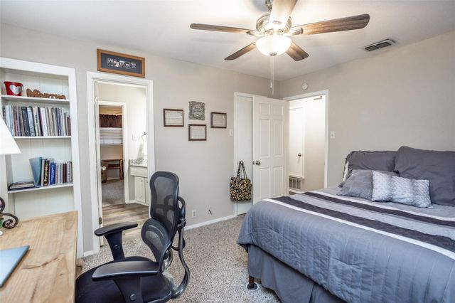 2002 Everglade Drive, Gainesville, TX 76240