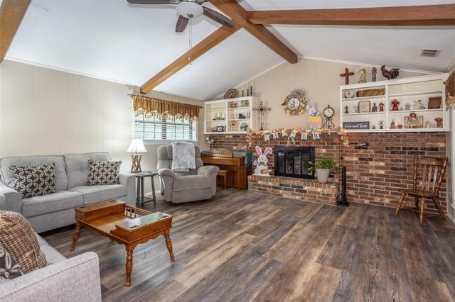 2002 Everglade Drive, Gainesville, TX 76240