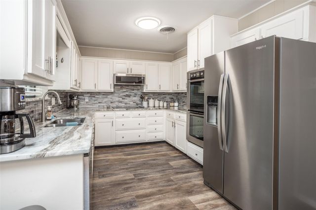 2002 Everglade Drive, Gainesville, TX 76240