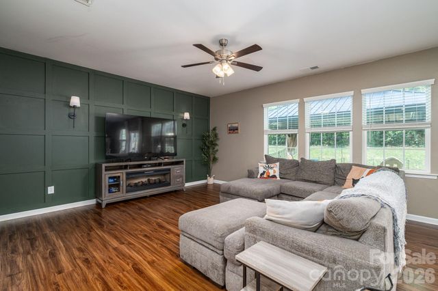 2643 Swamp Chestnut Oak Drive, Gastonia, NC 28056