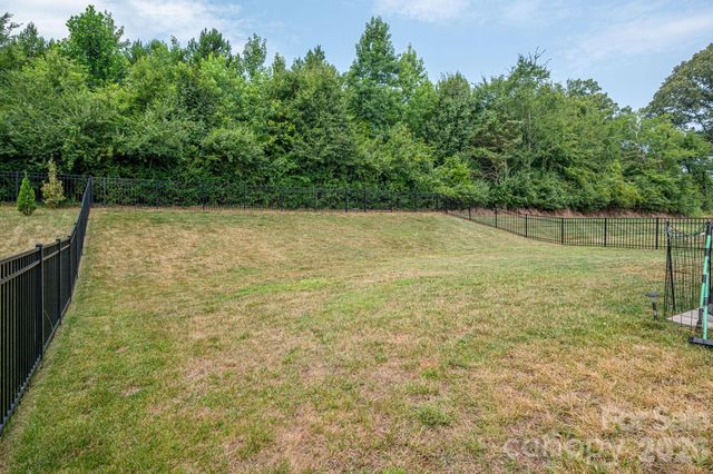 2643 Swamp Chestnut Oak Drive, Gastonia, NC 28056