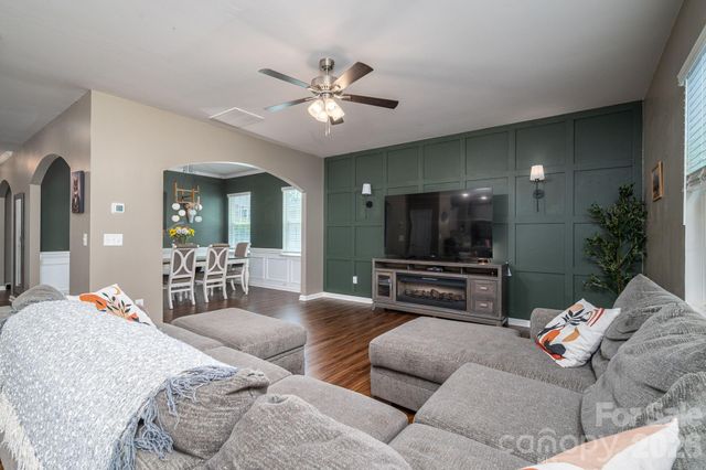 2643 Swamp Chestnut Oak Drive, Gastonia, NC 28056