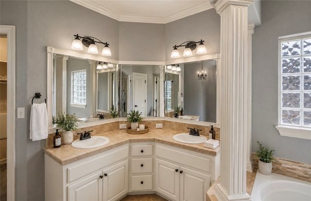 3907 W Mountain View Drive, Fayetteville, AR 72704