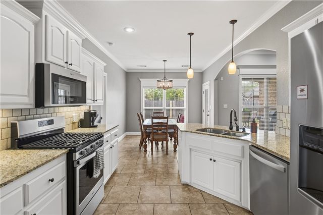 3907 W Mountain View Drive, Fayetteville, AR 72704