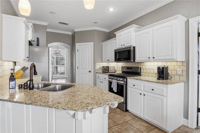 3907 W Mountain View Drive, Fayetteville, AR 72704