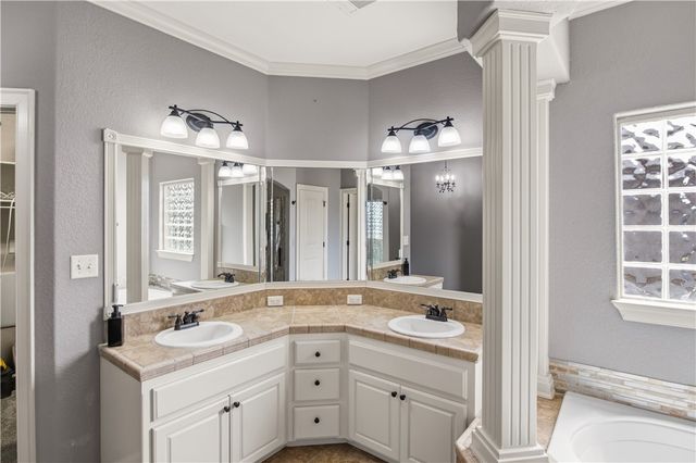 3907 W Mountain View Drive, Fayetteville, AR 72704