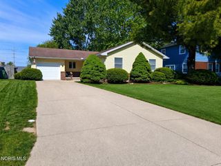 1033 Revere Drive, Bowling Green, OH 43402