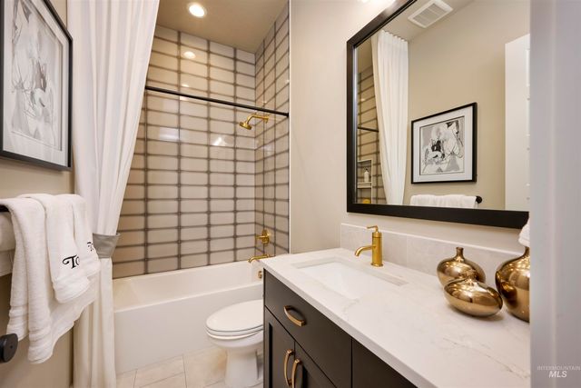 3370 N Del Sol Way, Star, ID 83669