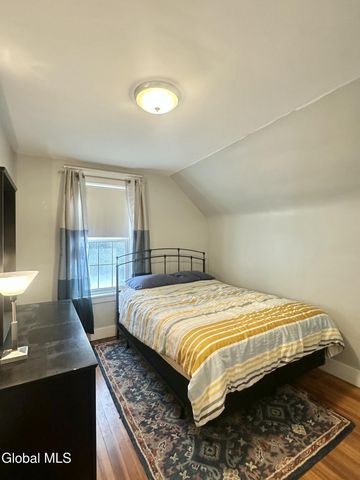 135 Western Parkway, Schenectady, NY 12304