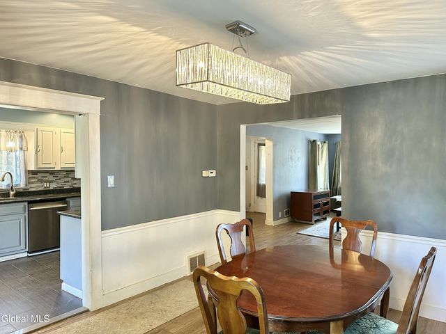 135 Western Parkway, Schenectady, NY 12304