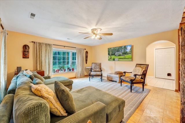 112 Shawsville Pike NE, Check, VA 24072
