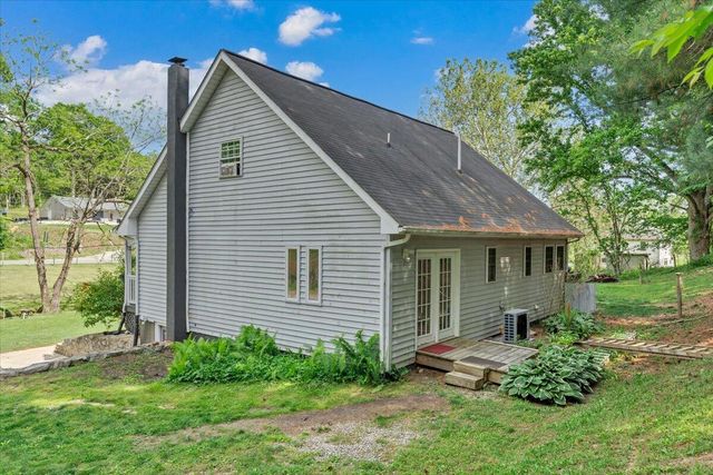 112 Shawsville Pike NE, Check, VA 24072