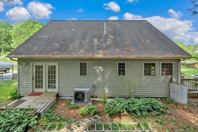 112 Shawsville Pike NE, Check, VA 24072
