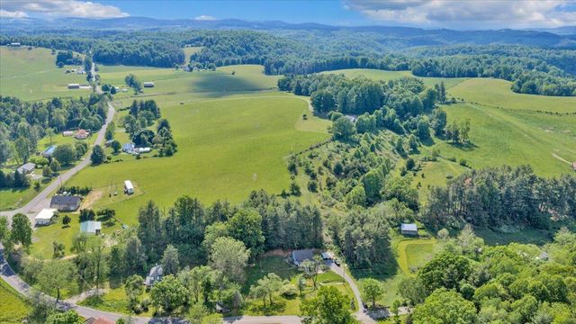 112 Shawsville Pike NE, Check, VA 24072