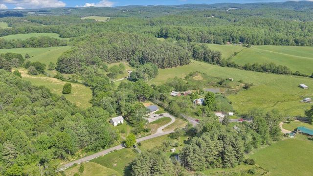 112 Shawsville Pike NE, Check, VA 24072