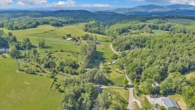 112 Shawsville Pike NE, Check, VA 24072