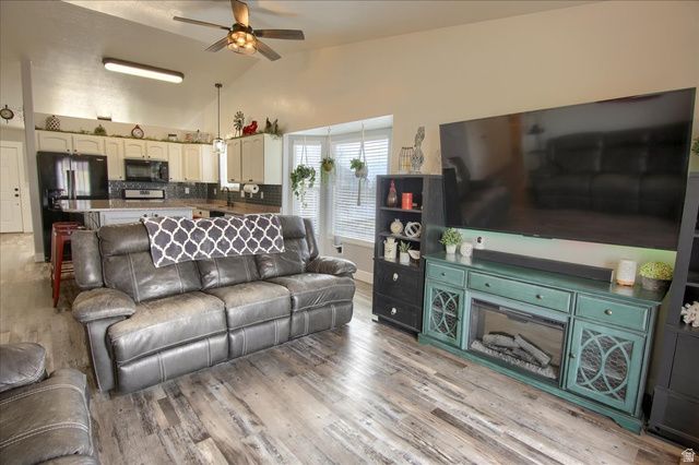 6242 W 5950 S, Hooper, UT 84315