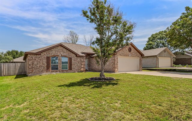 1012 High Crest Drive, Azle, TX 76020