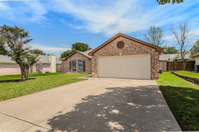 1012 High Crest Drive, Azle, TX 76020